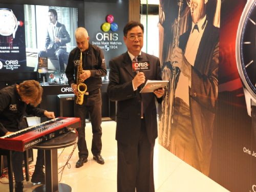 瑞士融合樂團(tuán)訪問巍雅斯名品商城  瑞士融合樂團(tuán)訪問巍雅斯名品商城