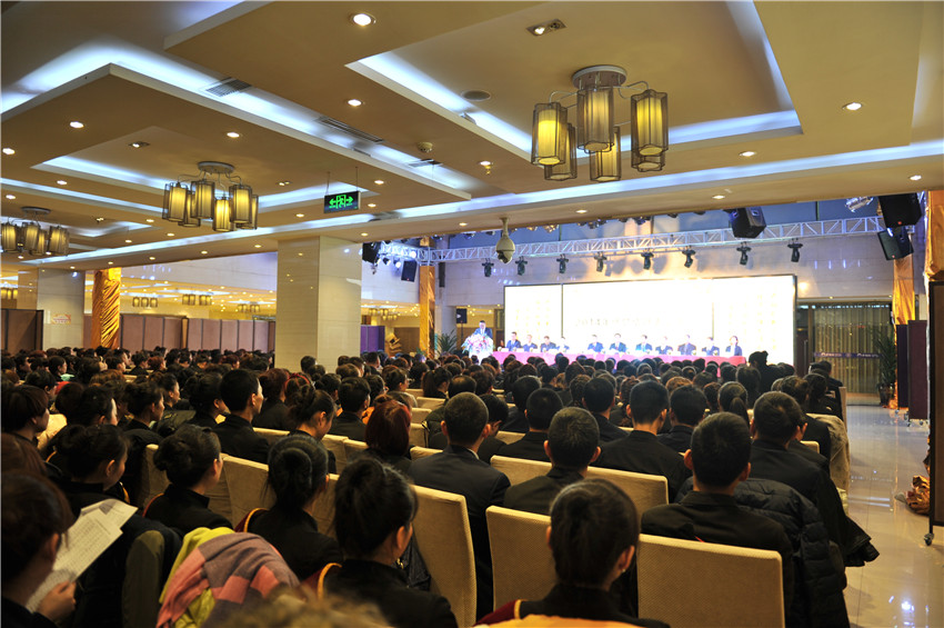  巍雅斯名表眼鏡有限公司2014年總結(jié)暨表彰大會(huì)順利召開